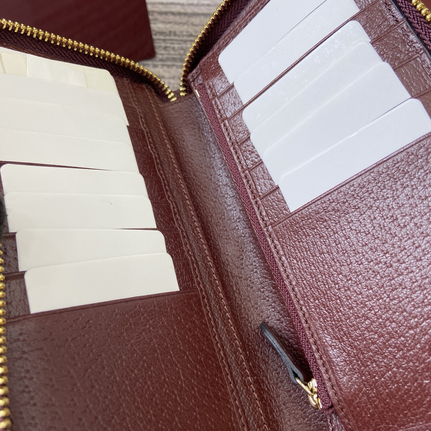 グッチ「Gucci」Ophidiaシリーズ ジッパーウォレット