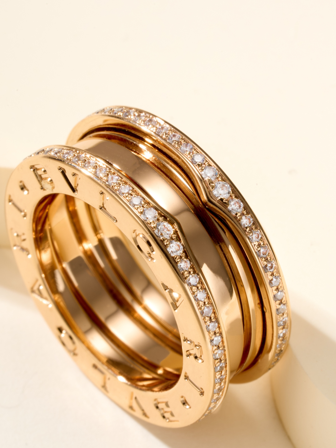 ブルガリ「Bvlgari」エレガントなリングコレクション