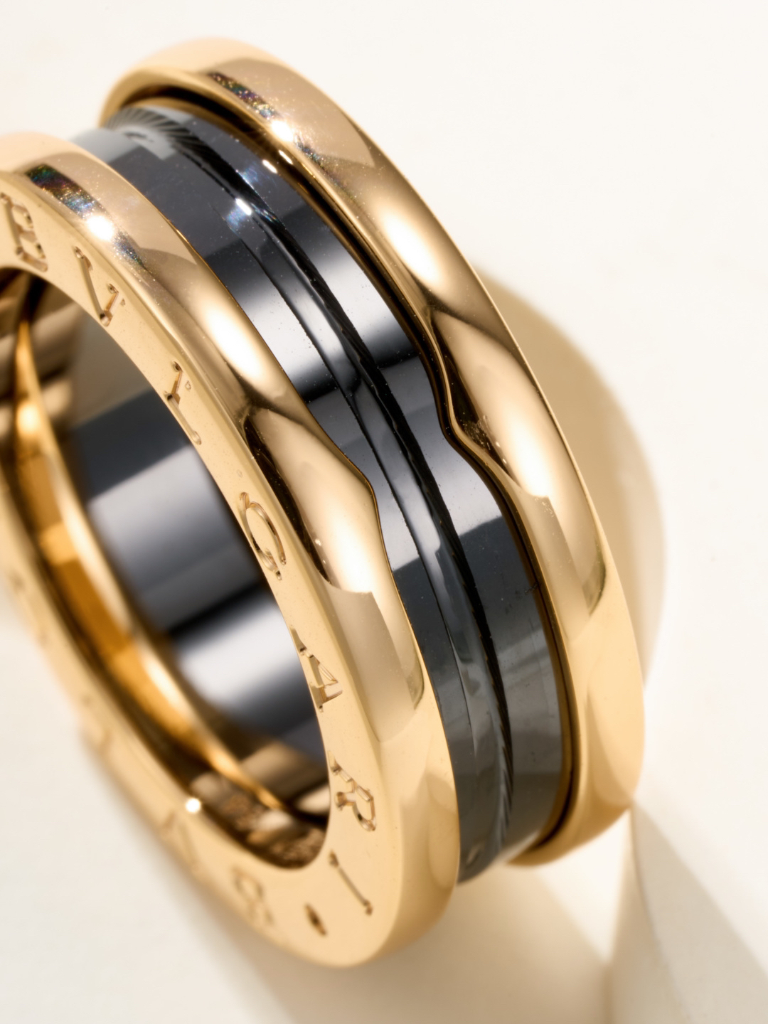 ブルガリ「Bvlgari」エレガントなリングコレクション