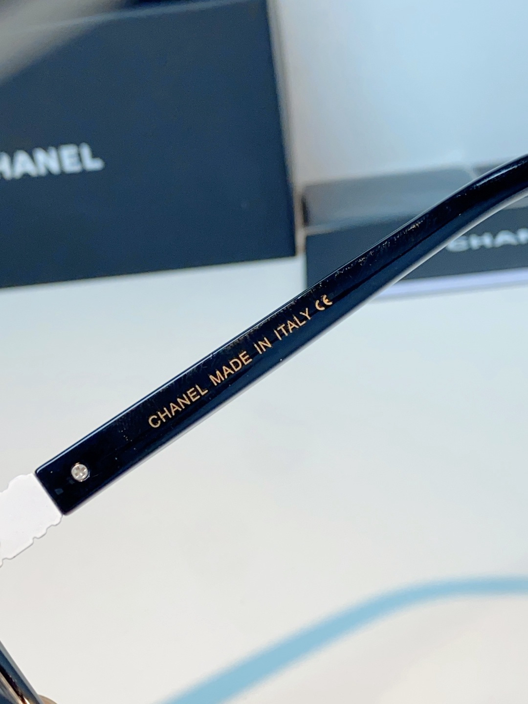 【新作到着】Chanel ハイセンスデザインサングラス「遮光レンズ搭載」