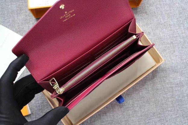 ルイ・ヴィトン ポルトフォイユ･サラ「封筒型･エンボスレザー」