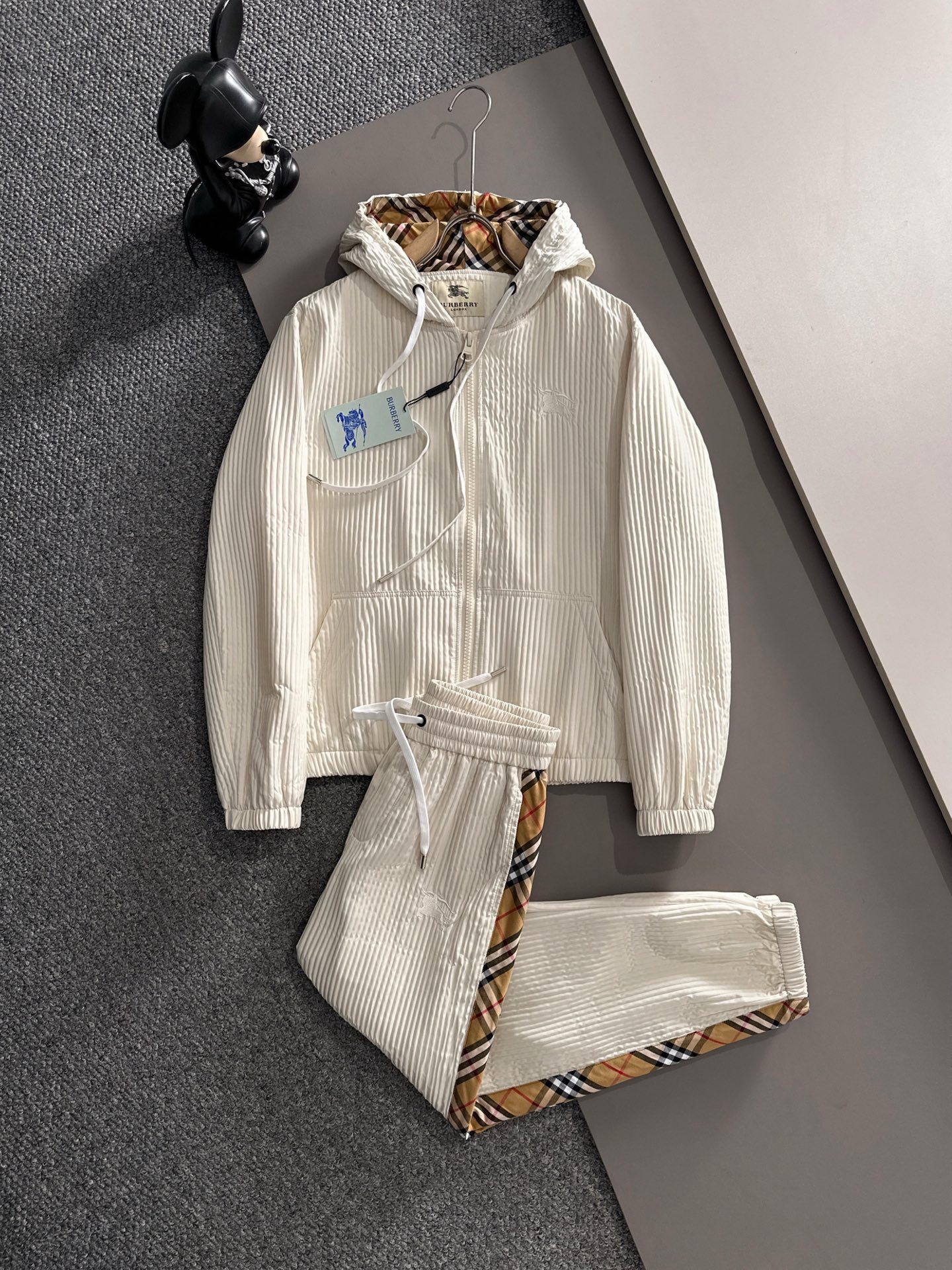 バーバリー「Burberry」秋冬 メンズカジュアルスポーツセット