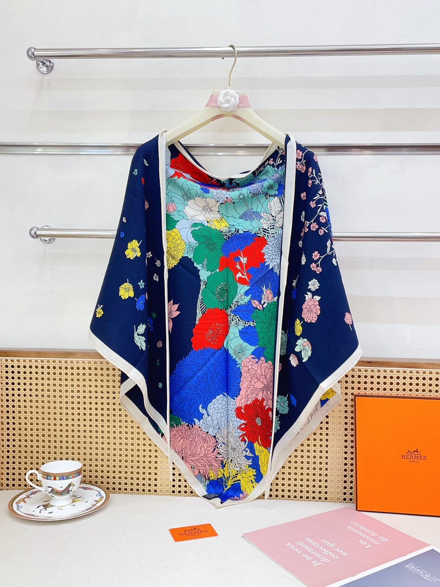エルメス 新作ファッションアイテム カシミア三角スカーフ