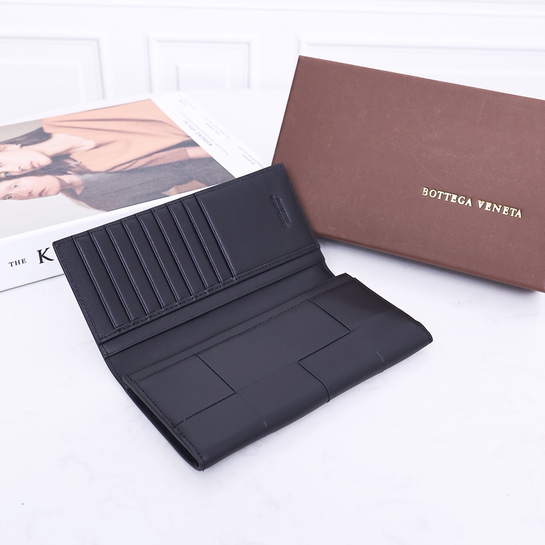 ボッテガ?ヴェネタ「Bottega Veneta」 カセット ロングウォレット