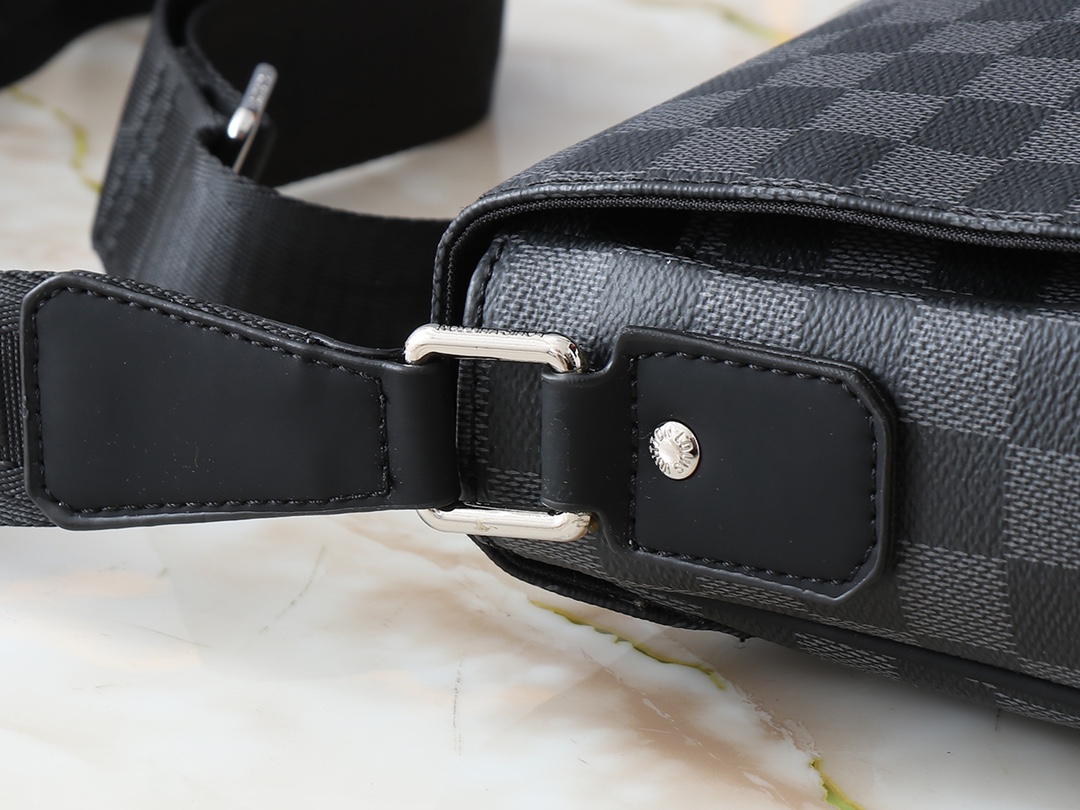 ルイ・ヴィトン「Louis Vuitton」ディストリクト スモールメッセンジャーバッグ