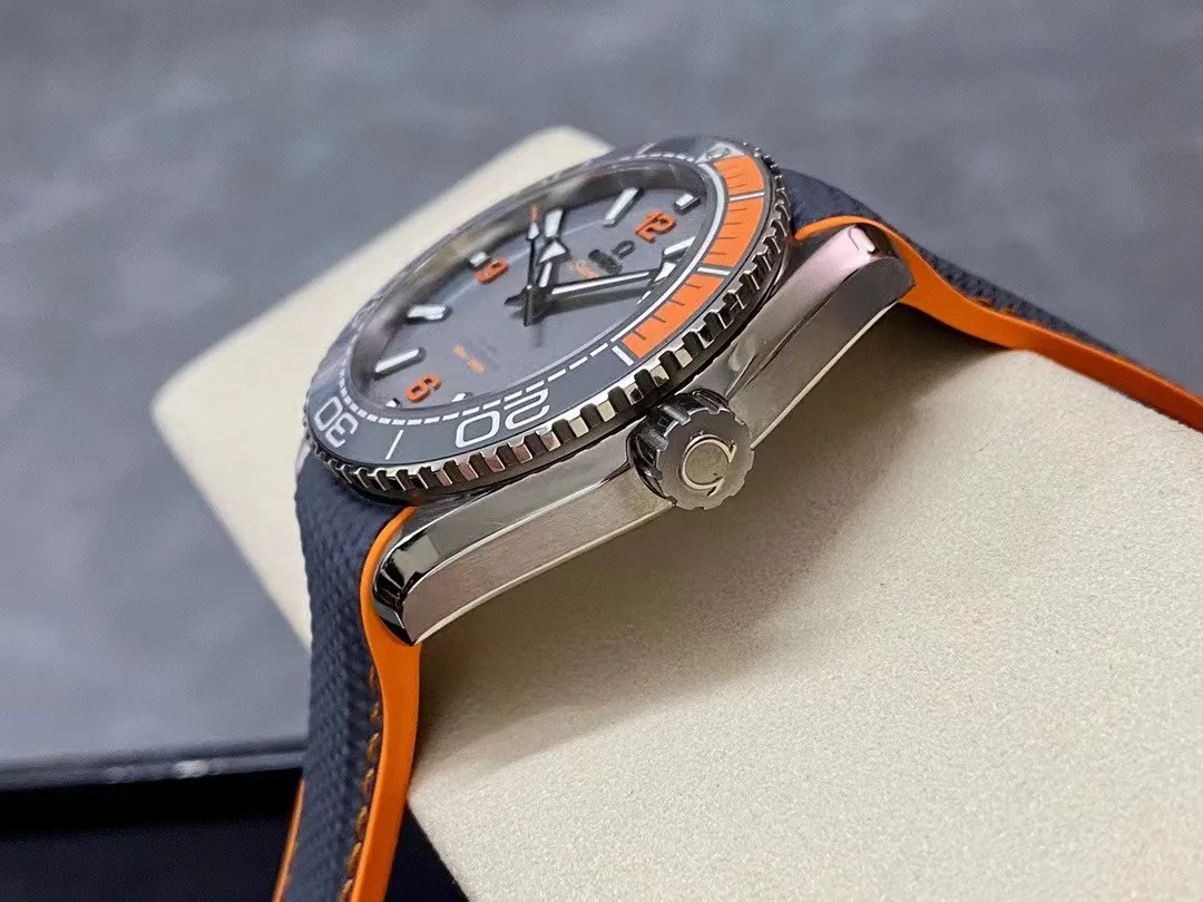 オメガ「Omega」Seamaster Planet Ocean Co-Axial Master Chronometer 44MM