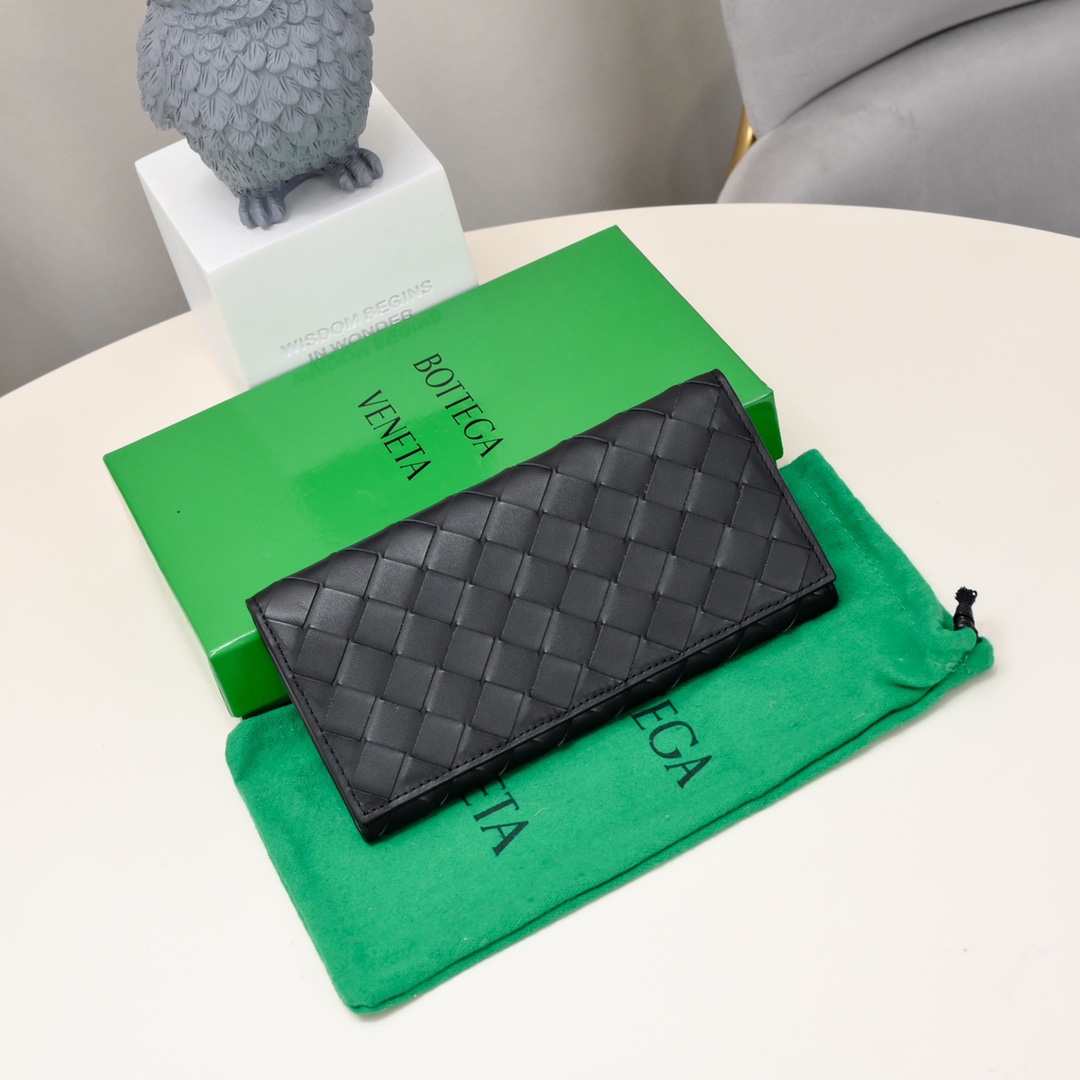ボッテガ?ヴェネタ「Bottega Veneta」 カセット ロングウォレット