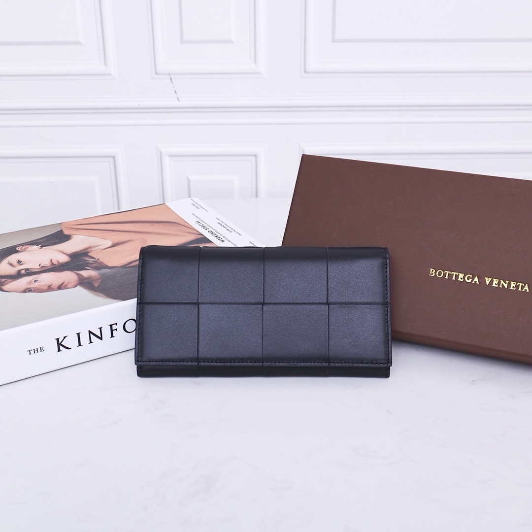 ボッテガ?ヴェネタ「Bottega Veneta」 カセット ロングウォレット