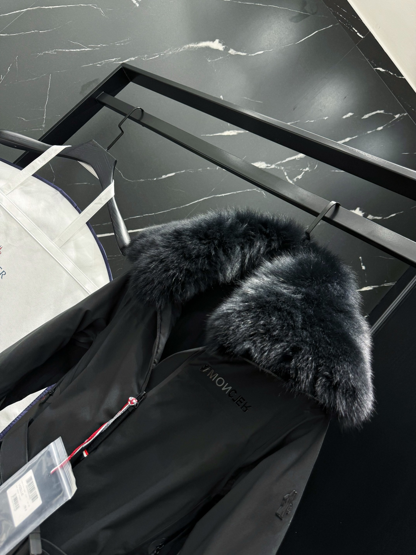 モンクレール 秋冬 レディース フォックスファー付きダウンジャケット