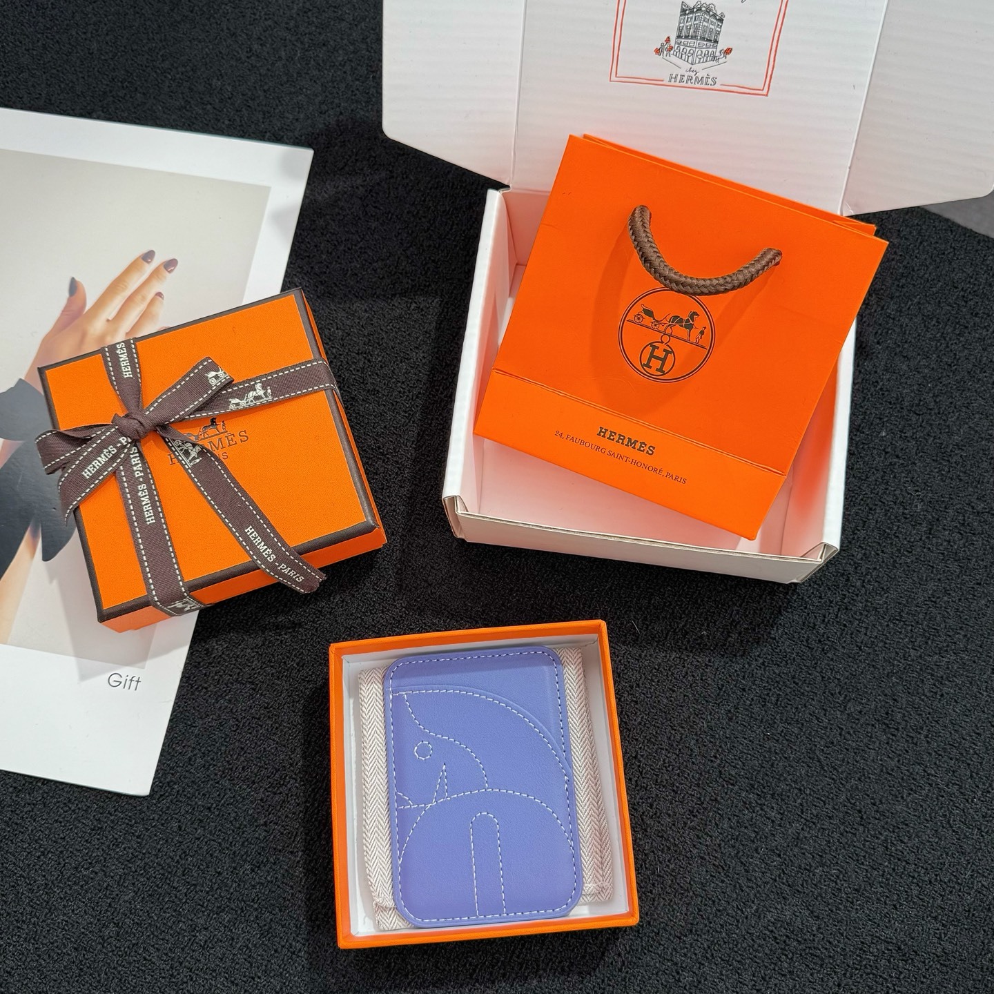 【限定新入荷】エルメス Cheval MagSafe 本革カードケース「12 シリーズ以降全 iPhone 対応」