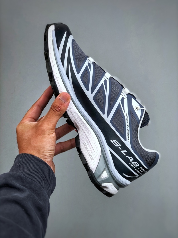 サロモン「SALOMON」XT-6 ユニセックス スポーツスタイルシューズ