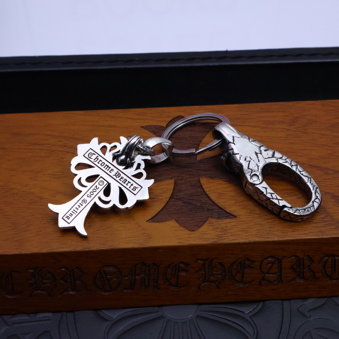 クロムハーツ「Chrome Hearts」キーホルダー＆バッグチャーム - トレンドシンボル