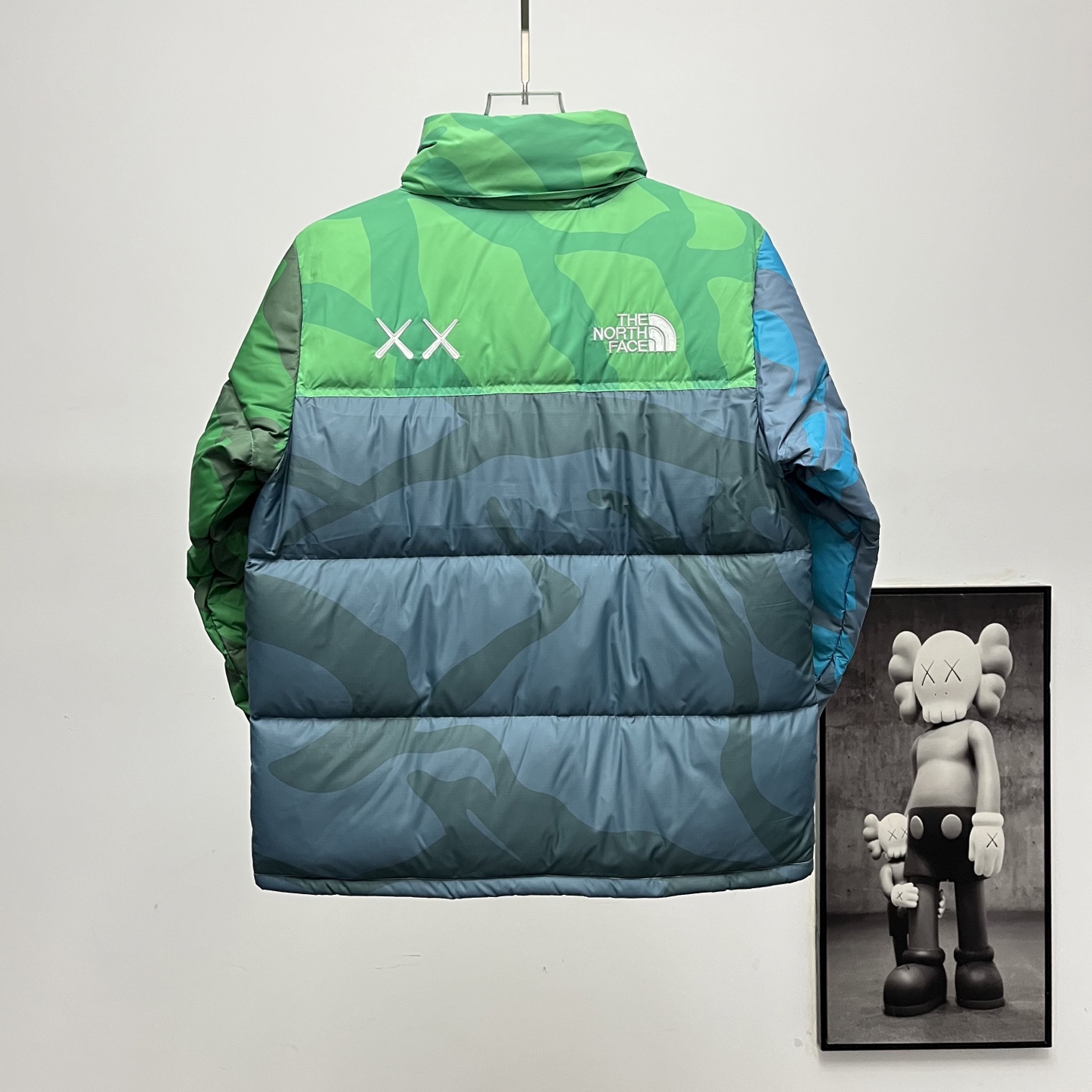 ザ・ノースフェイス XX KAWS 夢のコラボレーション ファッションフーディダウンジャケット 男女兼用