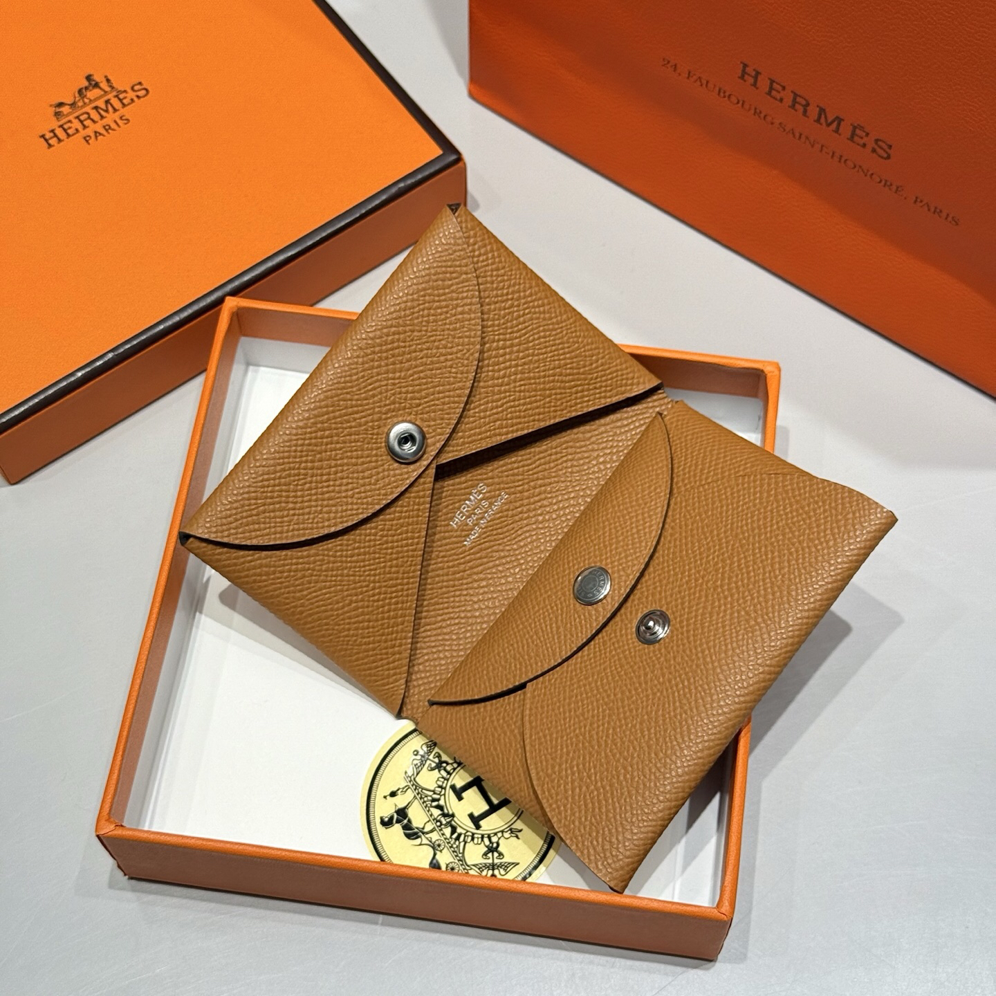 【限定新入荷】エルメス Calvi Duo 二層仕様カードケース「薄型収納」