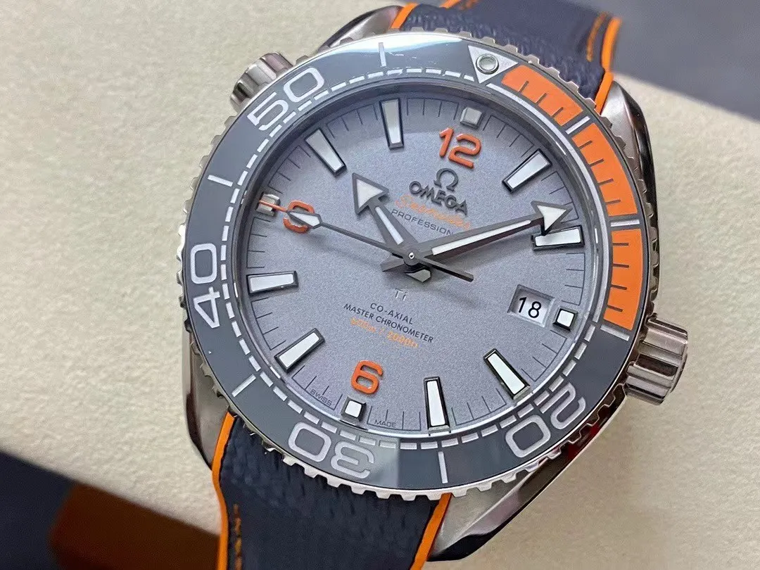 オメガ「Omega」Seamaster Planet Ocean Co-Axial Master Chronometer 44MM