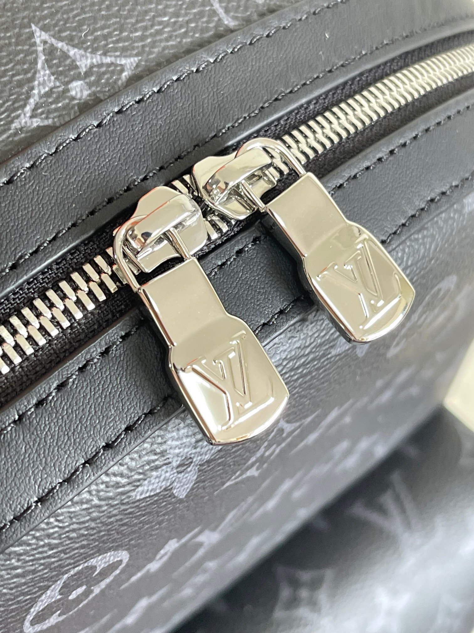 ルイ・ヴィトン「Louis Vuitton」ディスカバリーバックパック