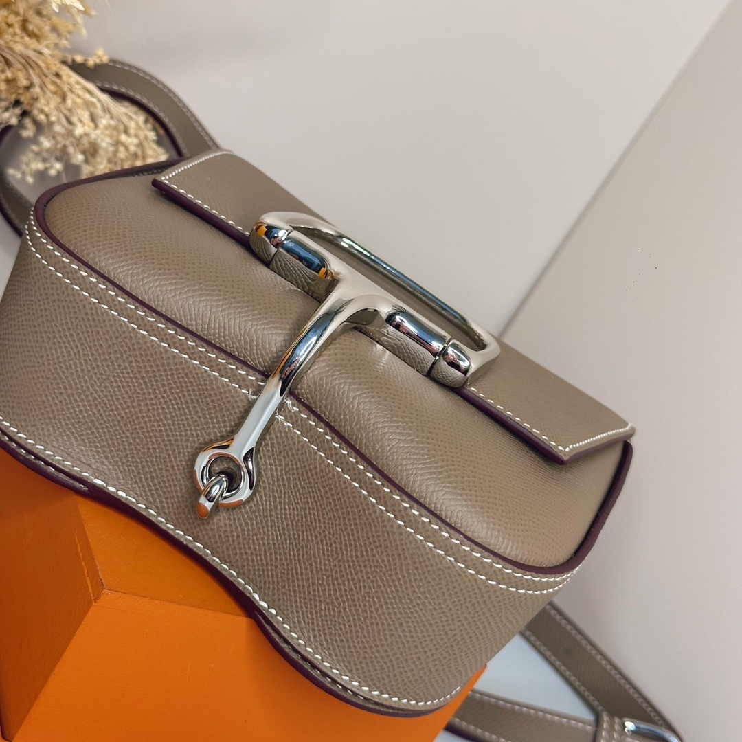 【厳選新入荷】エルメス Della Cavalleria Mini サドル金具クロスボディバッグ「乗馬モチーフ本革ショルダー」