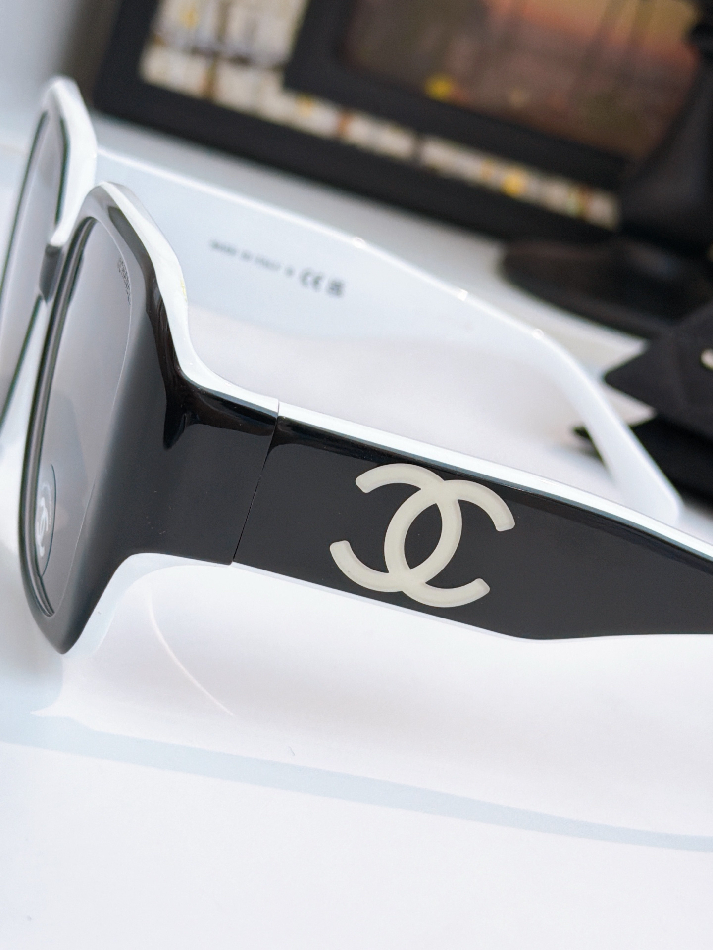 【新作到着】Chanel ハイセンスデザインサングラス「遮光レンズ搭載」