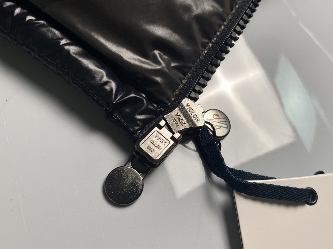 モンクレール Maya メンズ ショート丈 フード付き ダウンジャケット