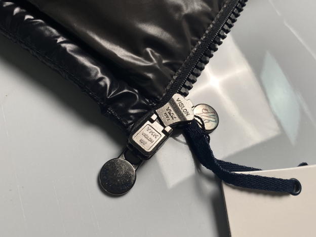 モンクレール Maya メンズ ショート丈 フード付き ダウンジャケット