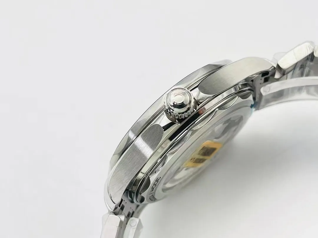 オメガ「Omega」シーマスターダイバー300M共軸マスタークロノメーター42MM