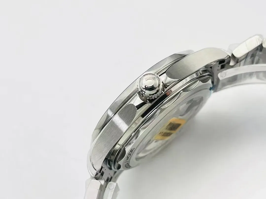 オメガ「Omega」シーマスターダイバー300M共軸マスタークロノメーター42MM