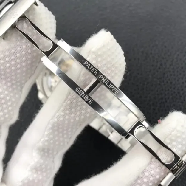 パテック フィリップ「Patek Philippe」ノーチラス クロノグラフ腕時計