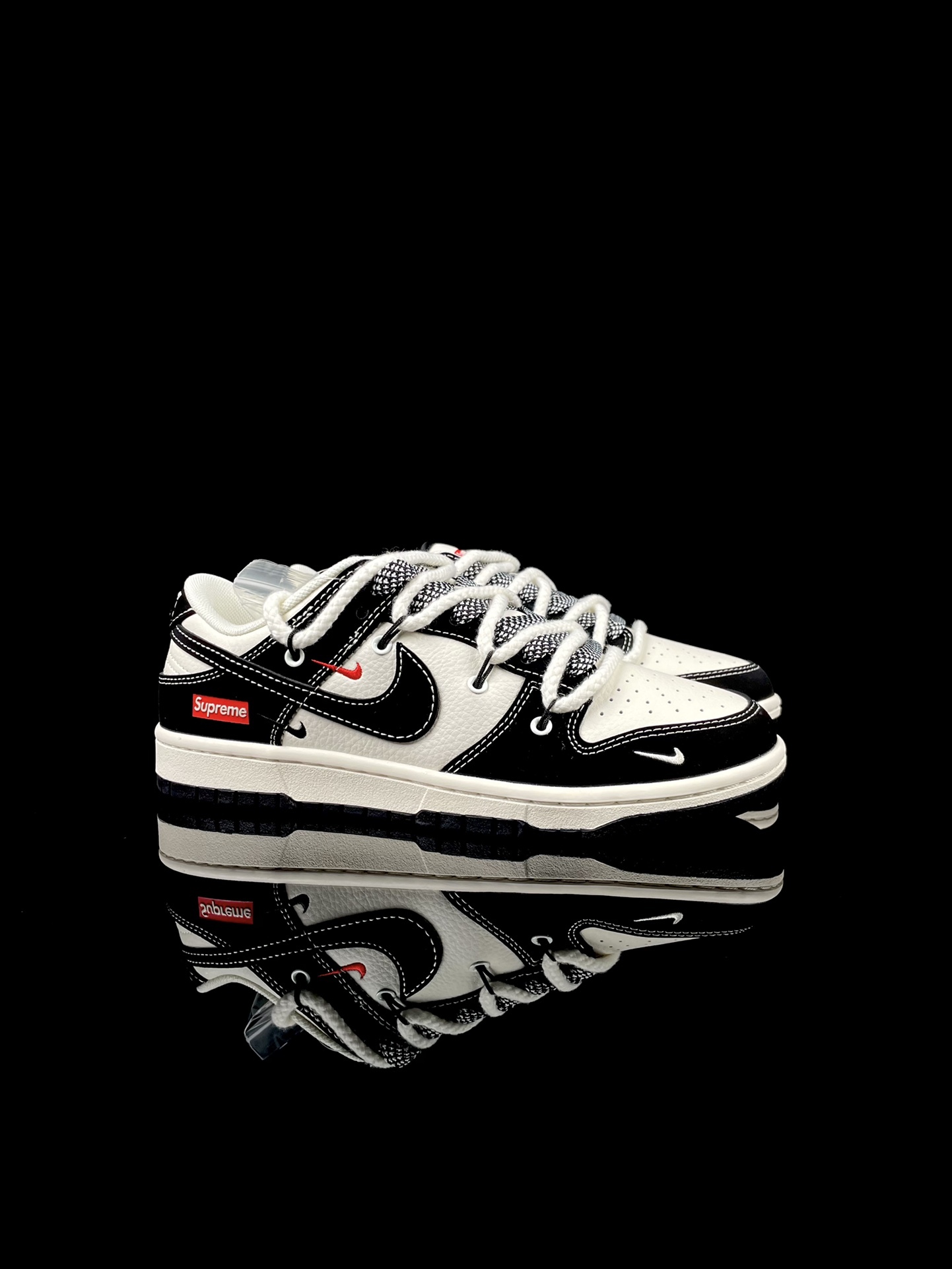 【日本未入荷】超入手困難 Supreme × Nike Dunk sb【代金引換】