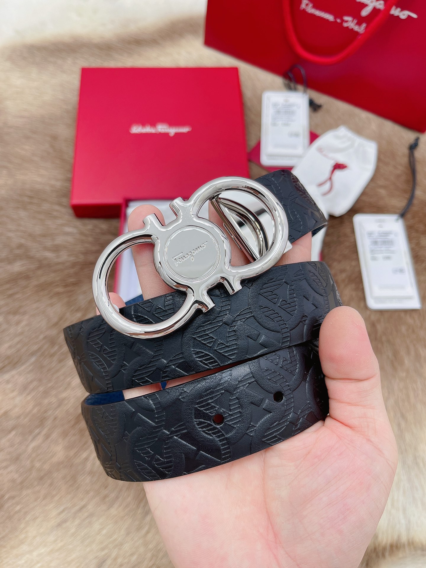 【新規倉庫入り】Salvatore Ferragamo 職人仕上げ高級ベルト「全長約 100cm」