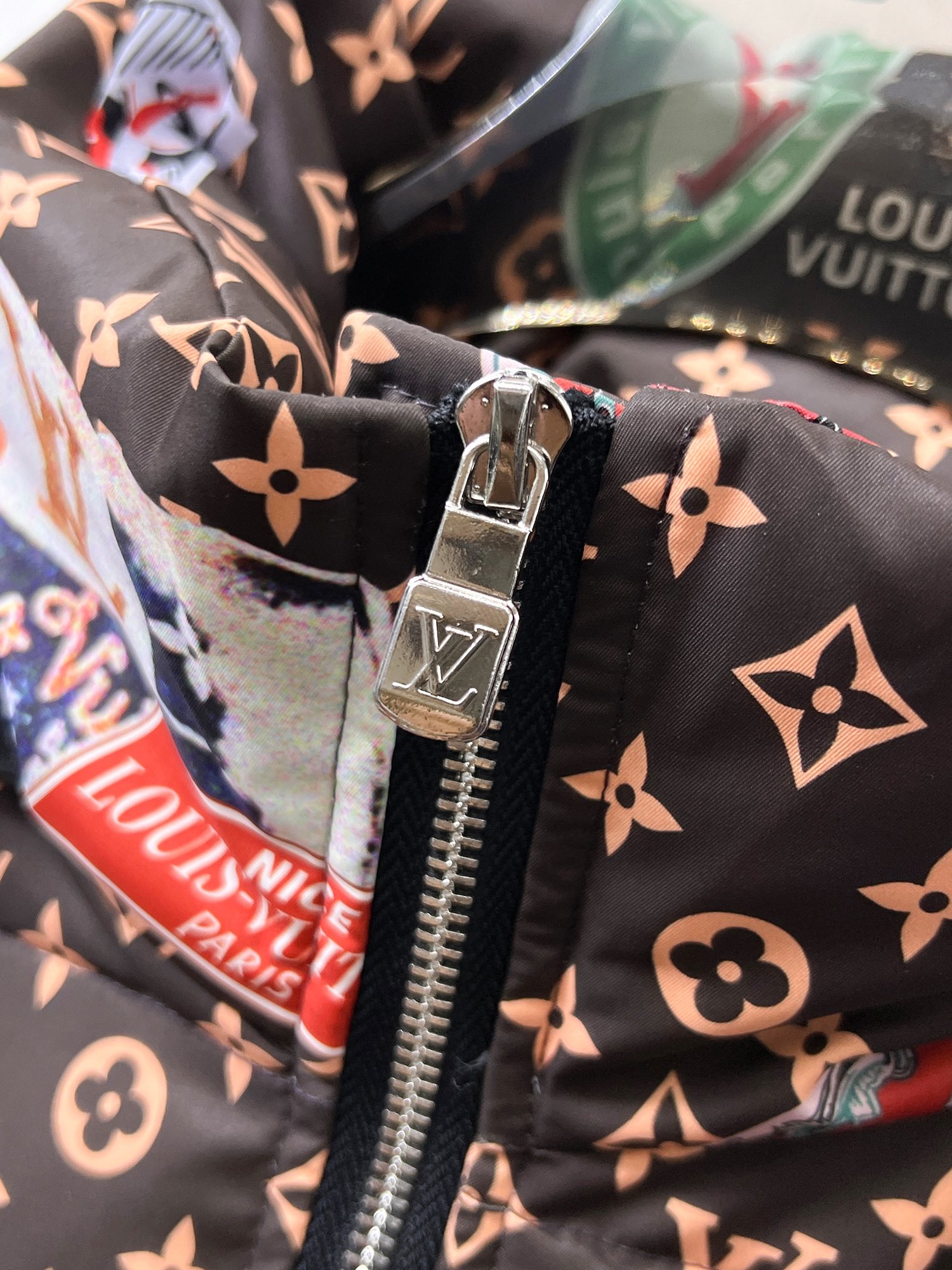 ルイ・ヴィトン「Louis Vuitton」‌冬用フード付きダウンジャケット 男女兼用