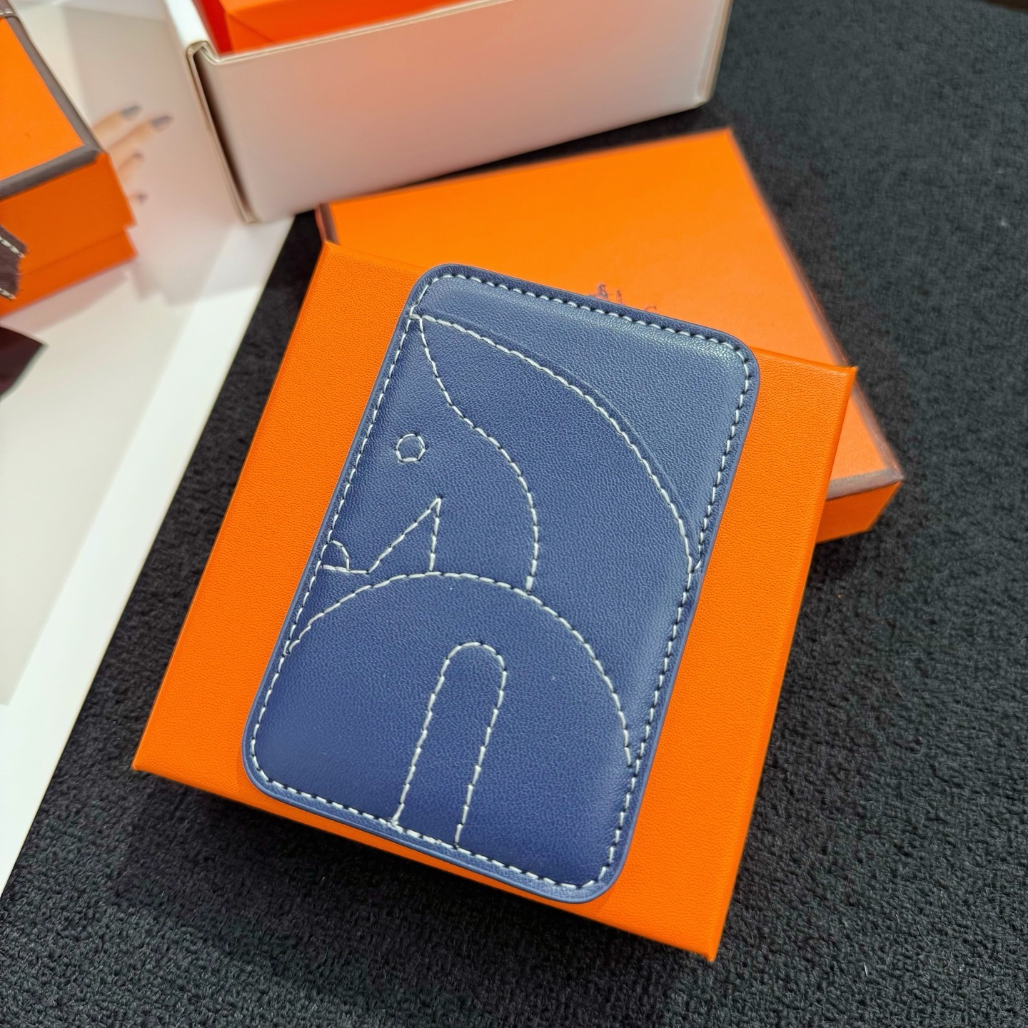 【限定新入荷】エルメス Cheval MagSafe 本革カードケース「12 シリーズ以降全 iPhone 対応」