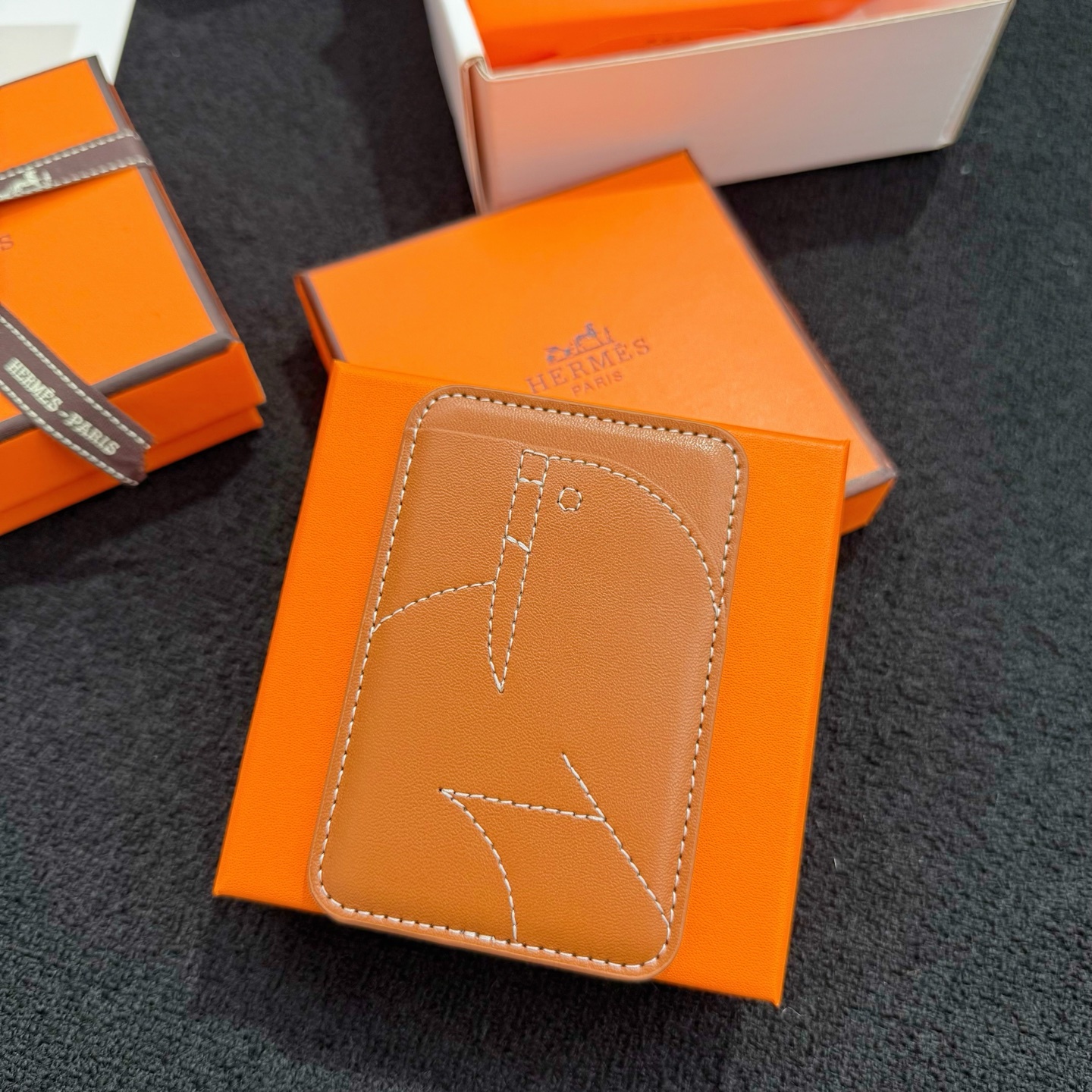 【限定新入荷】エルメス Cheval MagSafe 本革カードケース「12 シリーズ以降全 iPhone 対応」