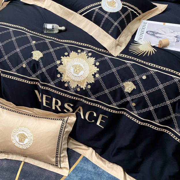 ヴェルサーチ「Versace」プレミアムコットン ゴールド＆シルバー刺繍 4点セット