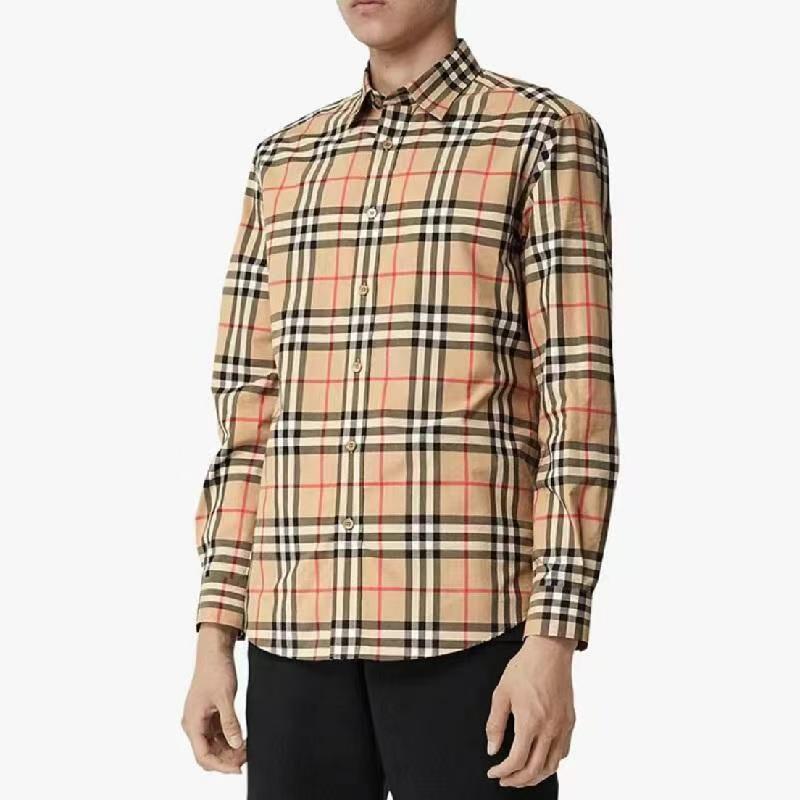 バーバリー（Burberry）の定番の小チェック柄シャツ