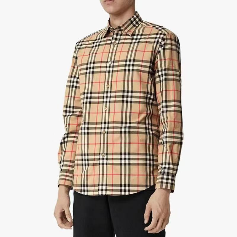 バーバリー（Burberry）の定番の小チェック柄シャツ