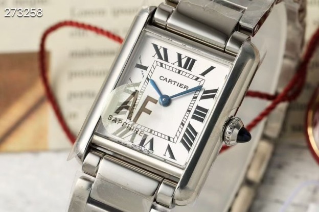 カルティエ［Cartier］タンク マスト ソーラービート ウォッチ 29.5mm x 22mm