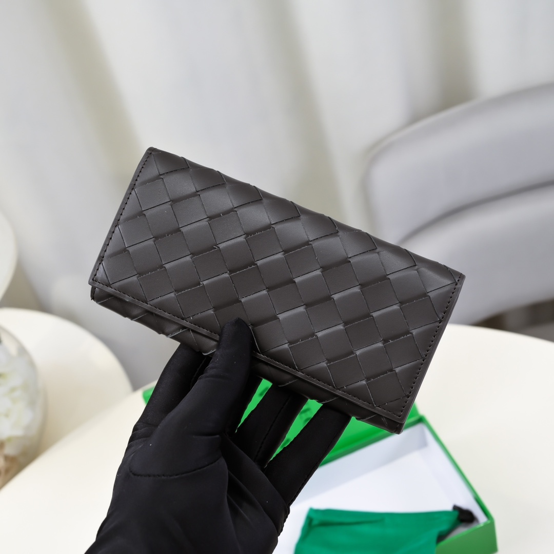 ボッテガ?ヴェネタ「Bottega Veneta」 カセット ロングウォレット
