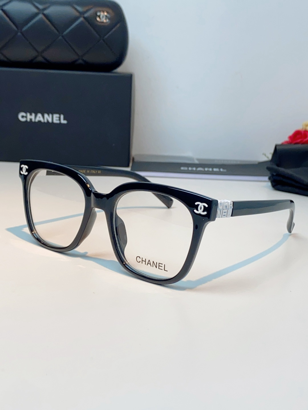 【新作到着】Chanel ハイセンスデザインサングラス「遮光レンズ搭載」