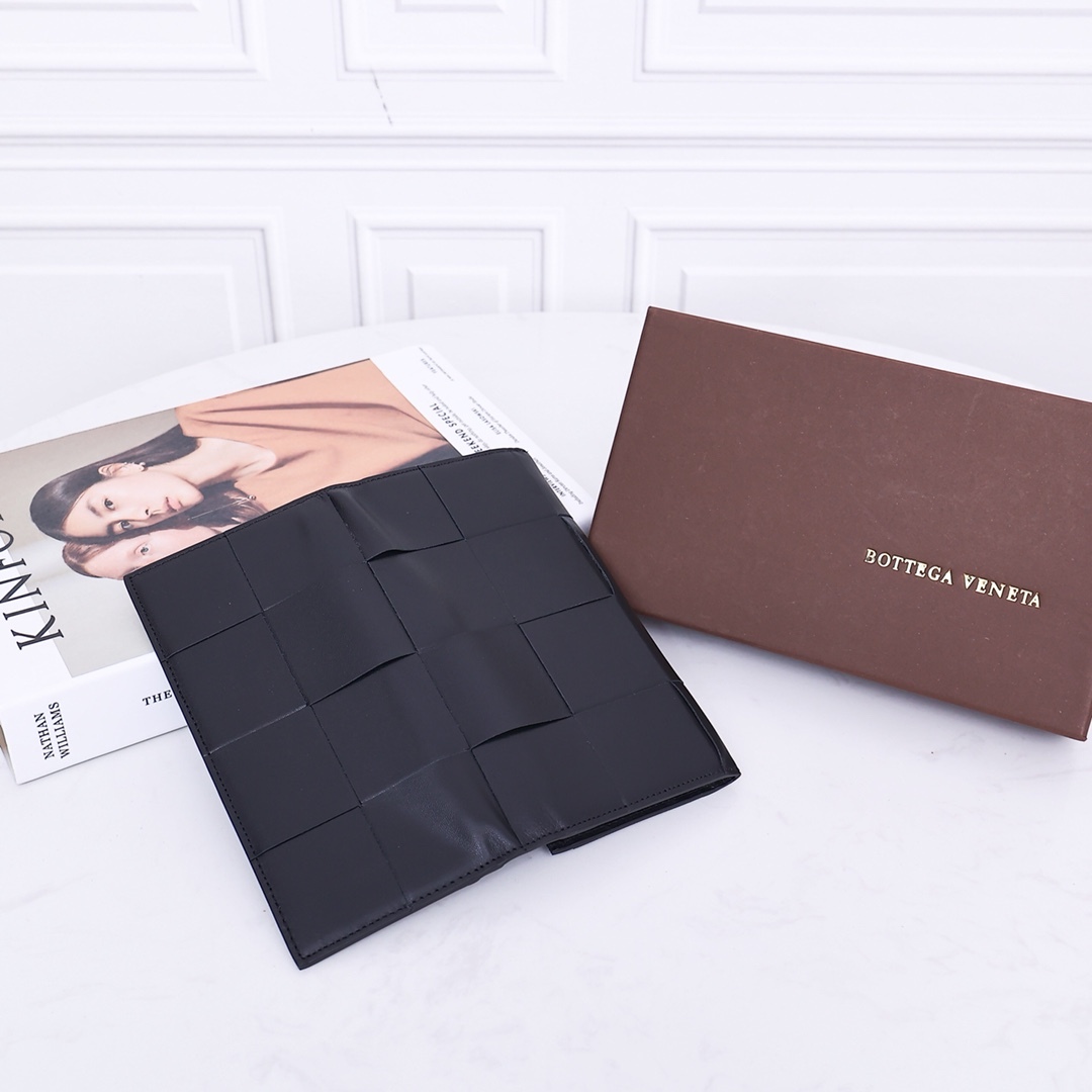 ボッテガ?ヴェネタ「Bottega Veneta」 カセット ロングウォレット