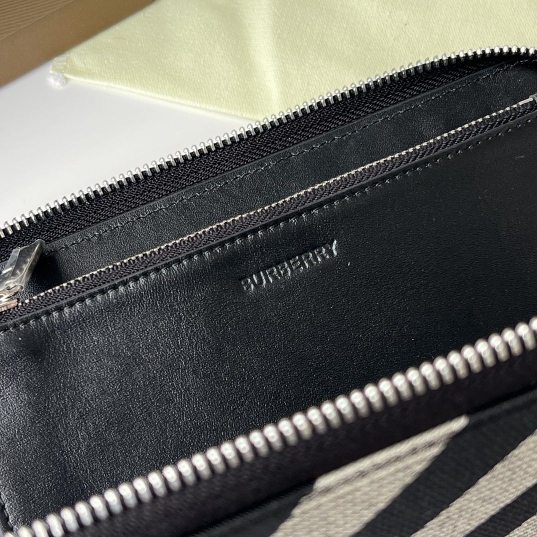 バーバリー「Burberry」ロンドン チェーン ジップ ウォレット