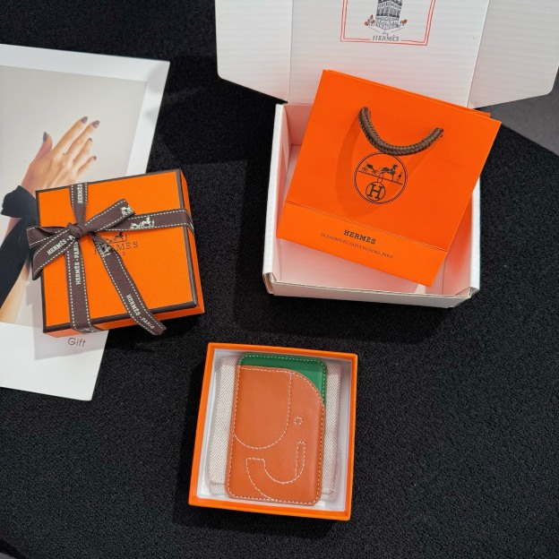 【限定新入荷】エルメス Cheval MagSafe 本革カードケース「12 シリーズ以降全 iPhone 対応」