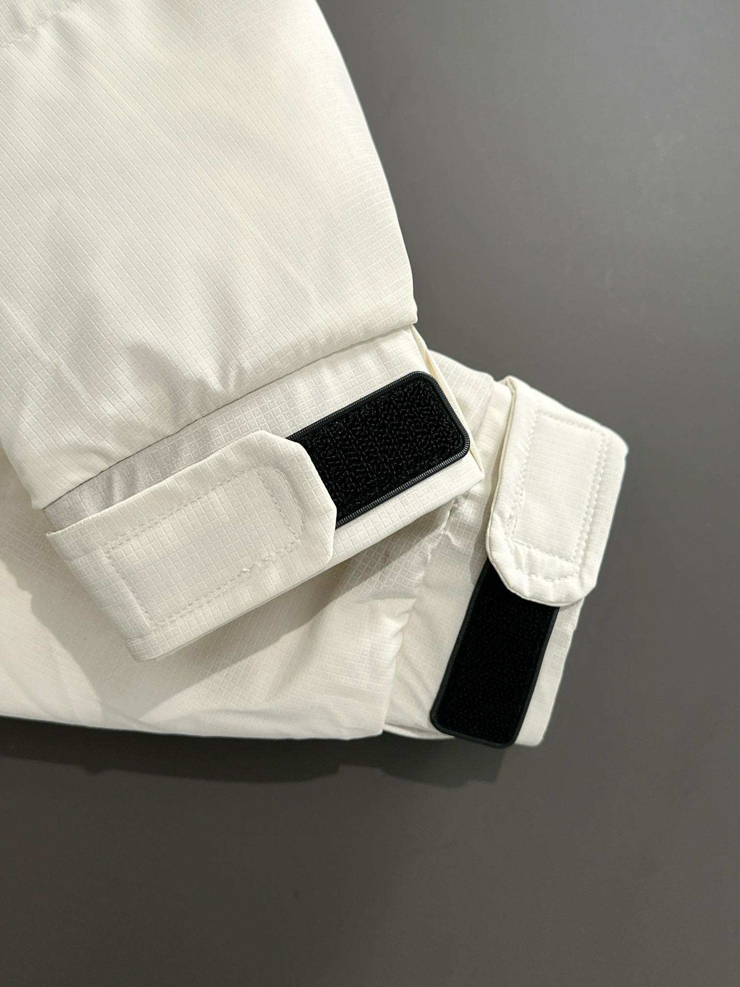 バレンシアガ「Balenciaga」‌秋冬フード付きダウンジャケット