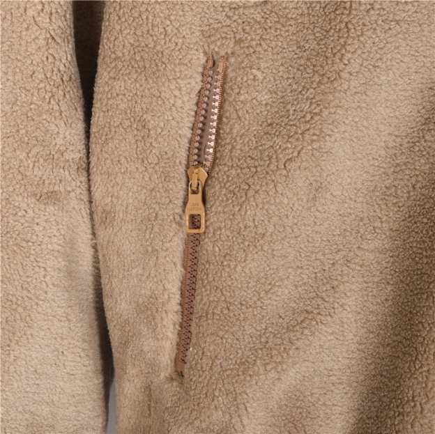 Louis Vuitton / ルイ・ヴィトン 23Fw（2024 年秋冬） 両面式のフード付きウェストタイトなジャケット。