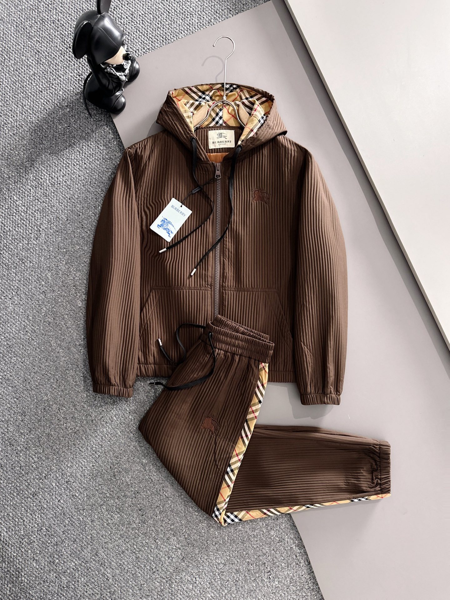バーバリー「Burberry」秋冬 メンズカジュアルスポーツセット