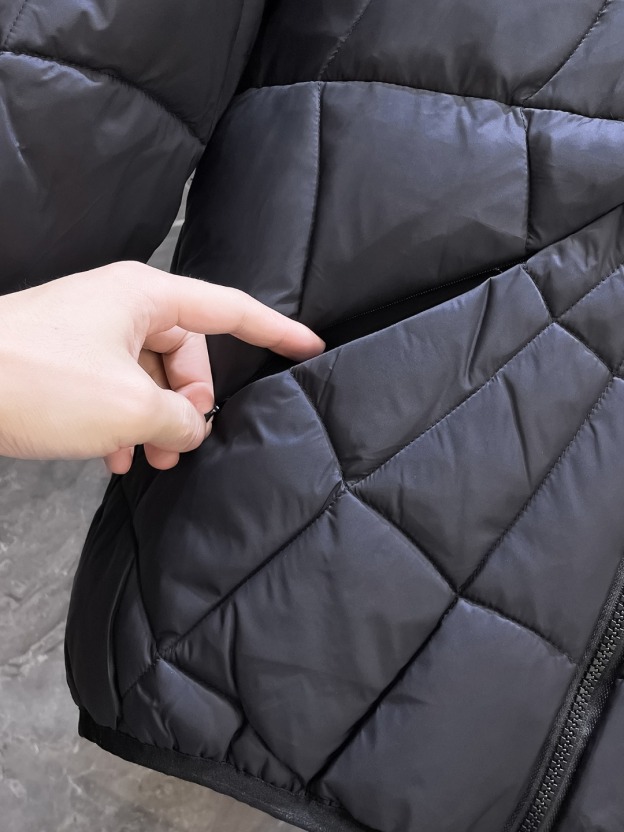 モンクレール 冬季新作ダウンジャケット