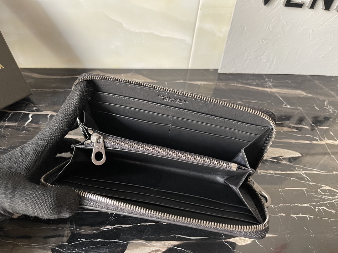 ボッテガ・ヴェネタ「Bottega Veneta」イントレチャート ザッパー ウォレット