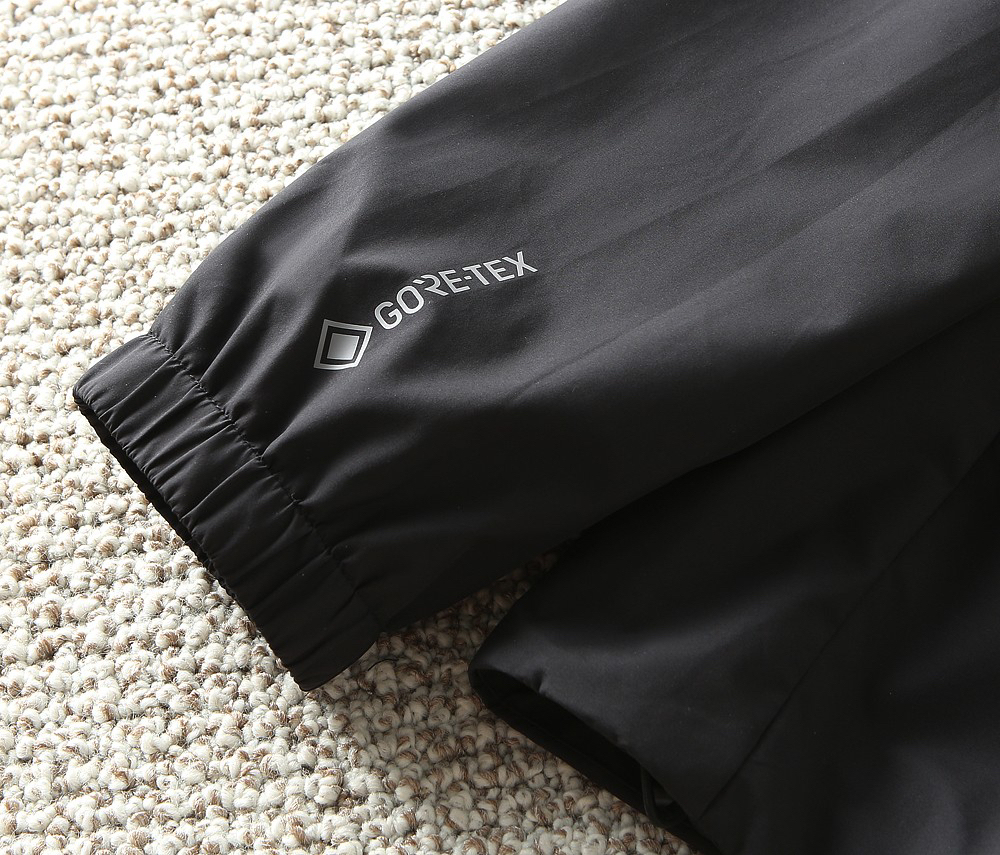 モンクレール「Moncler」秋のフード付きジャケット