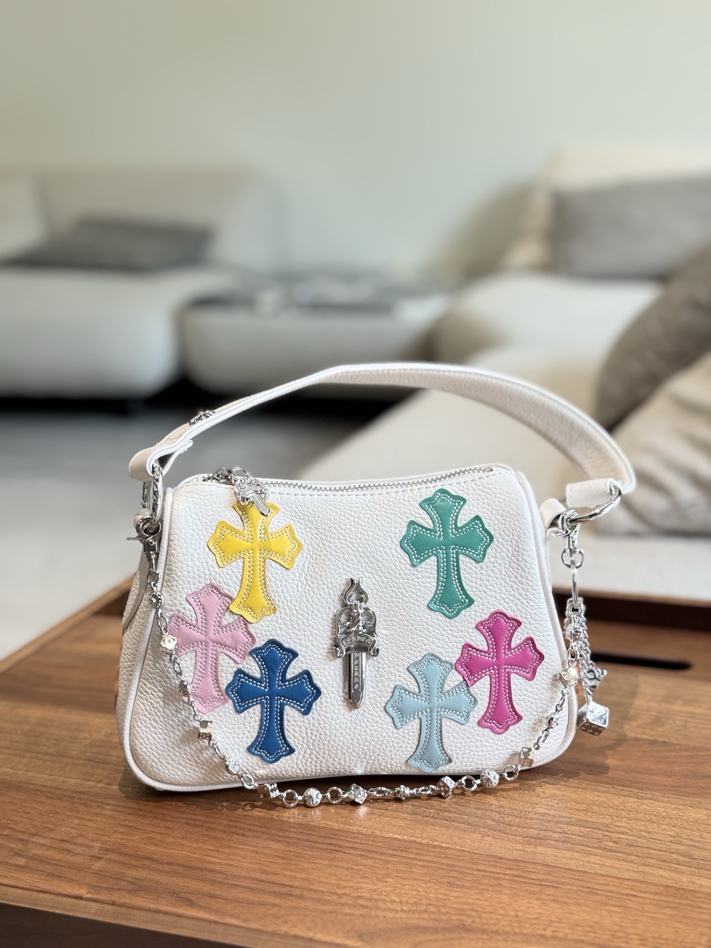 クロムハーツ「Chrome Hearts」十字架のショルダーバッグ