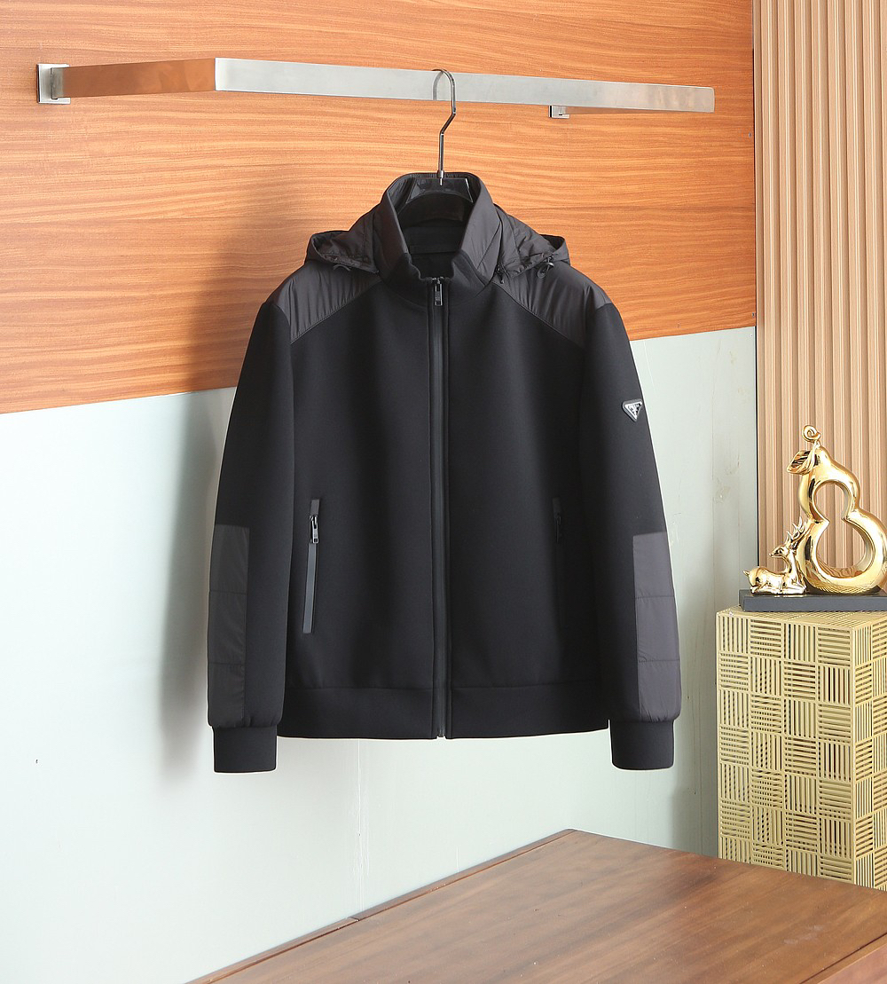 プラダ「Prada」秋冬 フード付きアウター