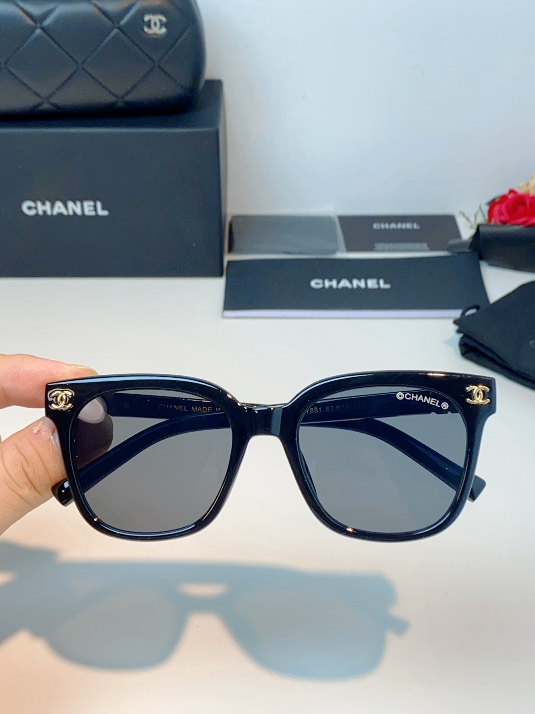 【新作到着】Chanel ハイセンスデザインサングラス「遮光レンズ搭載」
